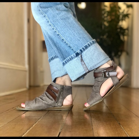 🐠BLOWFISH BROWN PEEP TOE SIDE ZIPPER SANDALS 🐠 - Picture 10 of 13